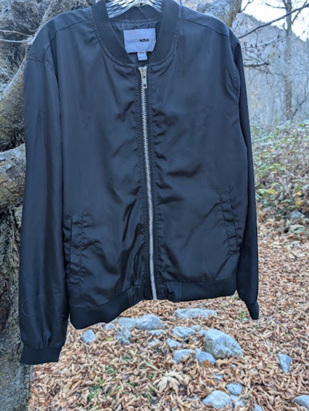 FASHION NOVA MEN- black men's zip-up jacket sz Medium Bomber jacket